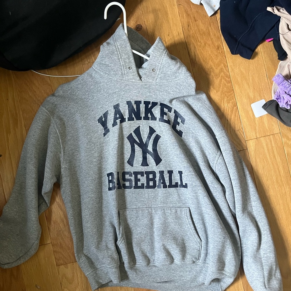 Yankees sweatshirt